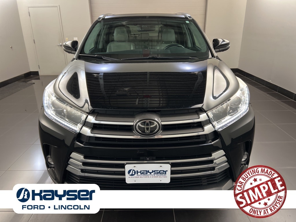 Used 2019 Toyota Highlander Limited Platinum with VIN 5TDDZRFH5KS964649 for sale in Madison, WI