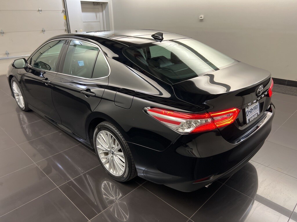 2019 Toyota Camry XLE photo 4