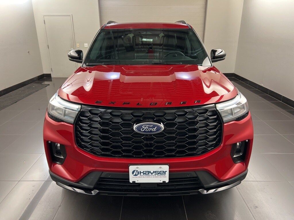 2025 Ford Explorer ST-Line photo 2