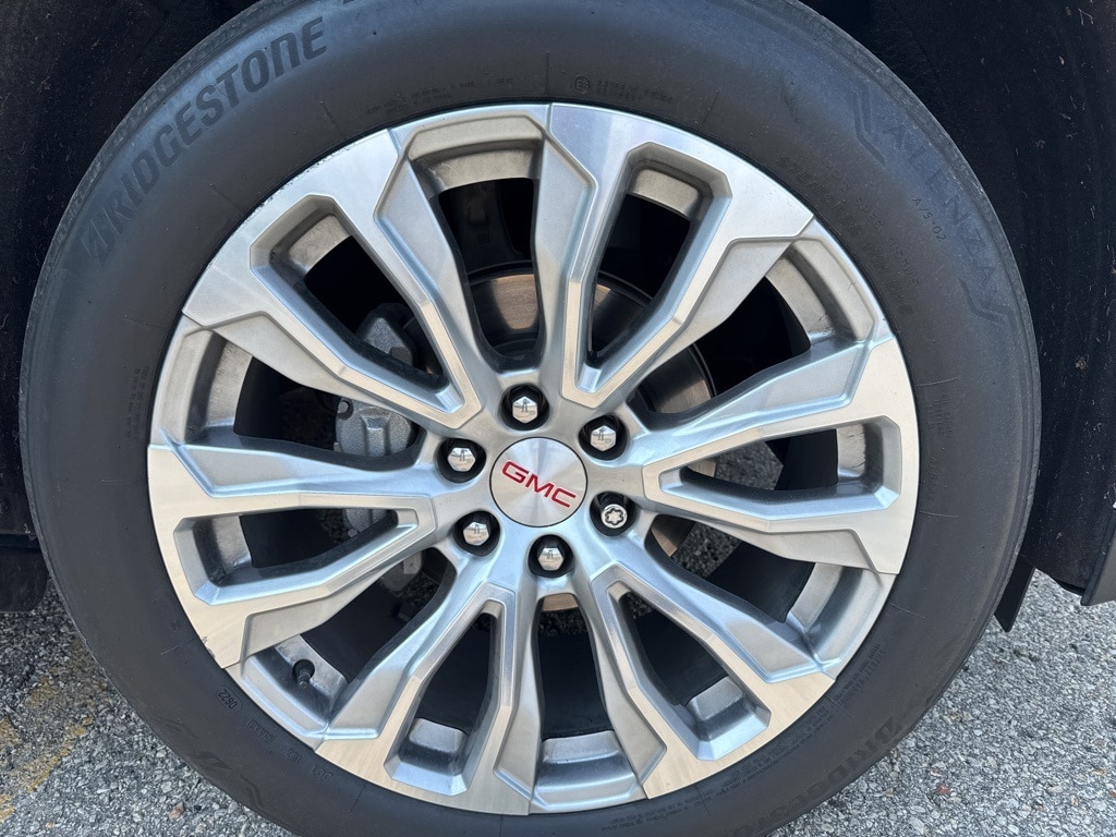 Used 2022 GMC Yukon XL Denali with VIN 1GKS2JKL8NR235009 for sale in Madison, WI