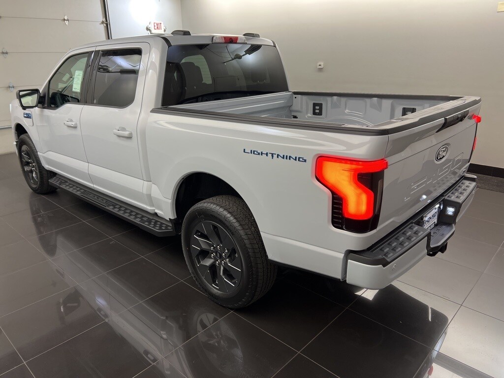 2025 Ford F-150 Lightning photo 4