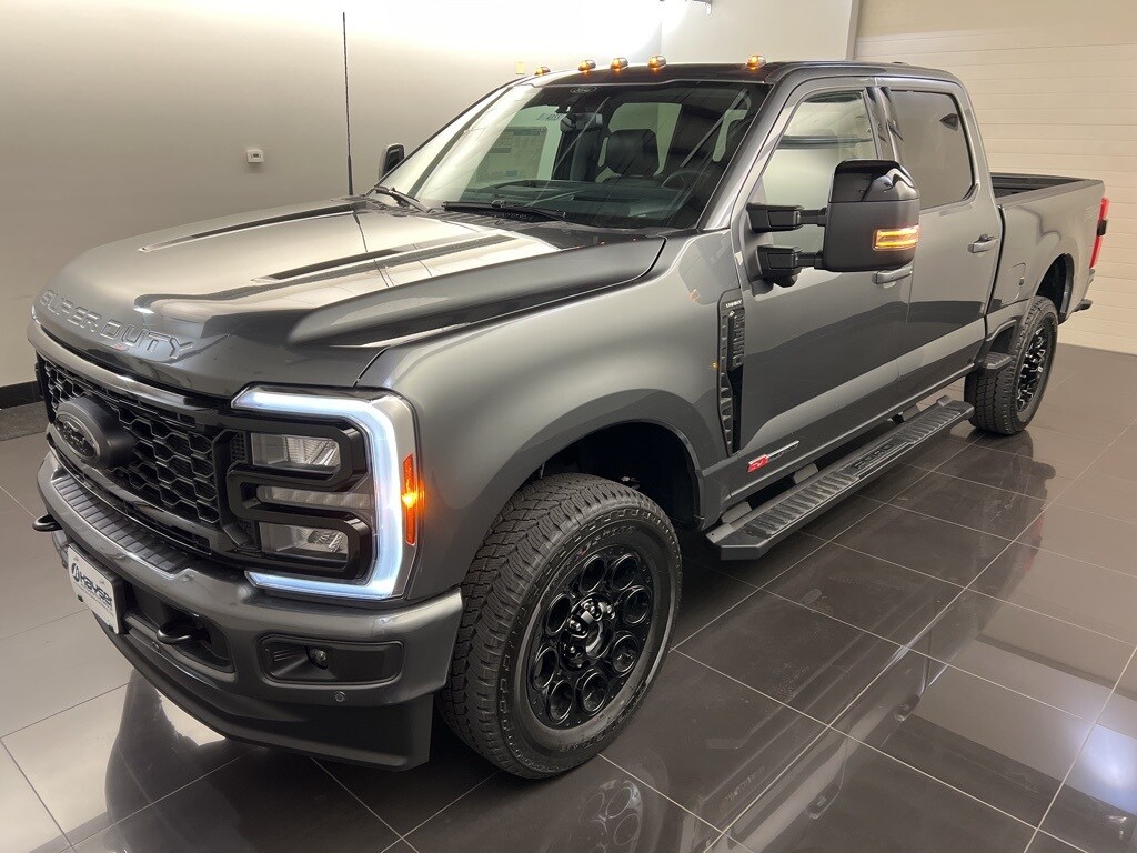2026 Ford F-350 Lariat photo 3