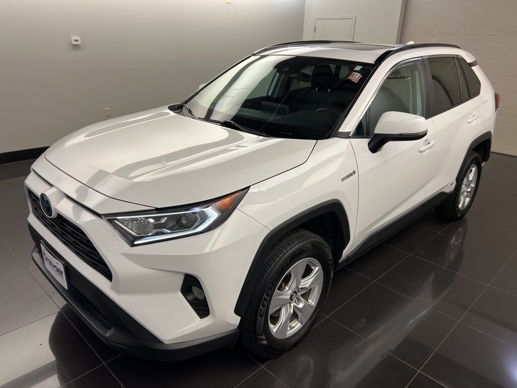 2019 Toyota RAV4 Hybrid XLE photo 3