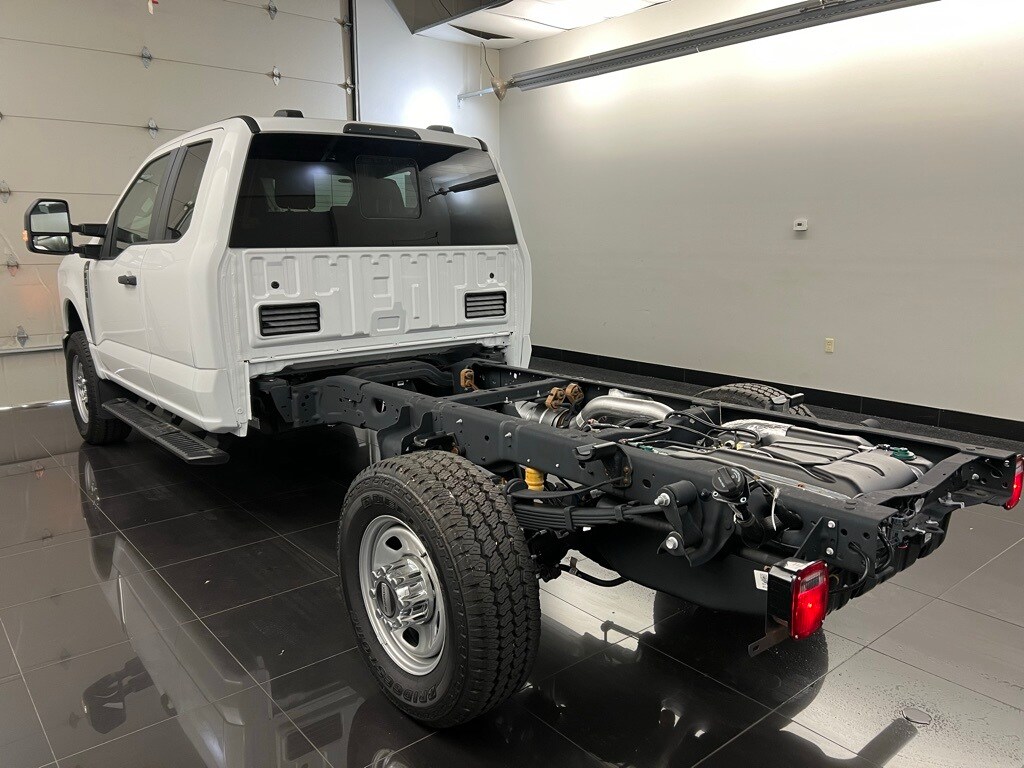 2024 Ford F-350 XL photo 4