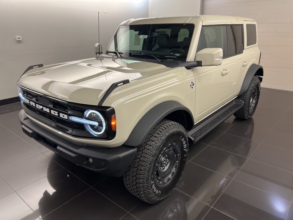 2025 Ford Bronco Outer Banks photo 3