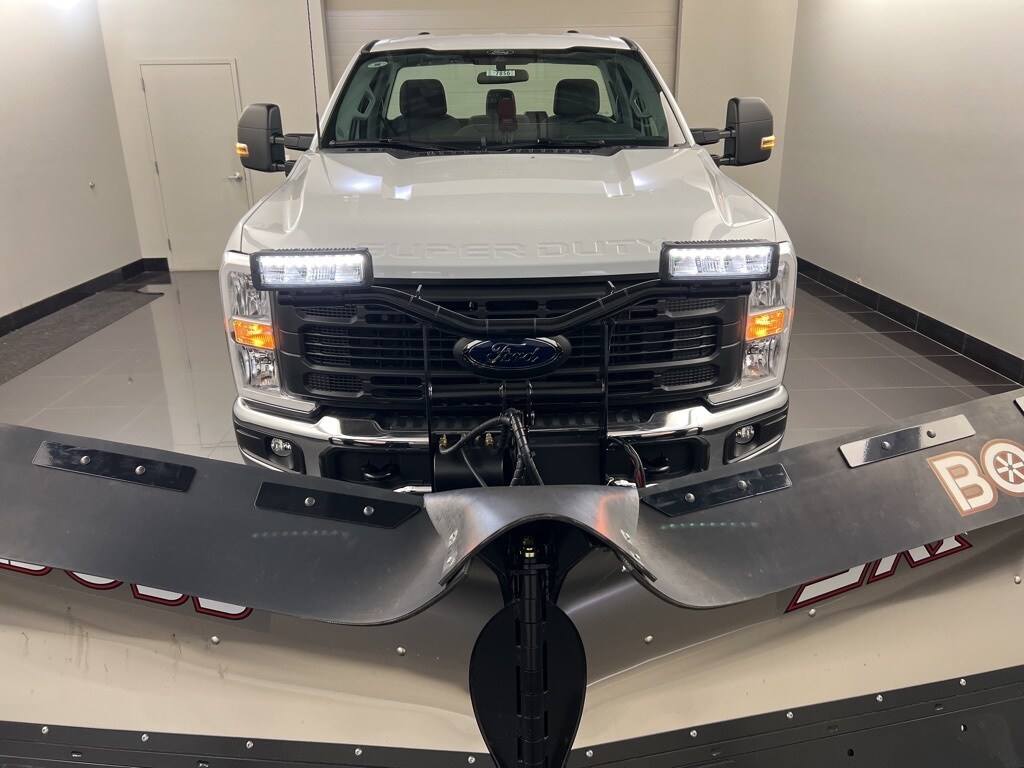 2025 Ford F-250 XLT photo 2