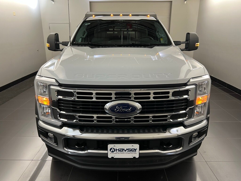 2025 Ford F-550 photo 2