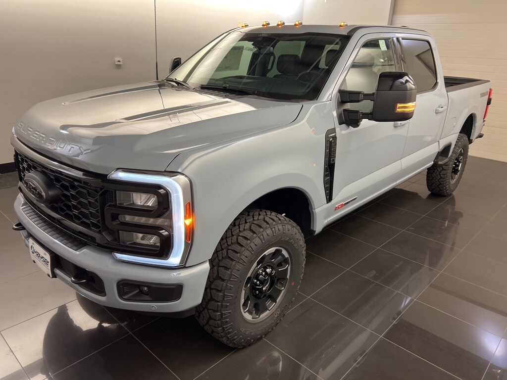 2026 Ford F-250 Lariat photo 3