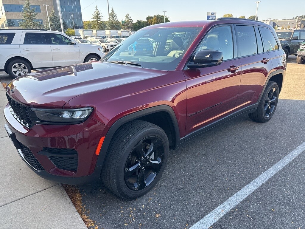 2023 Jeep Grand Cherokee Altitude photo 2