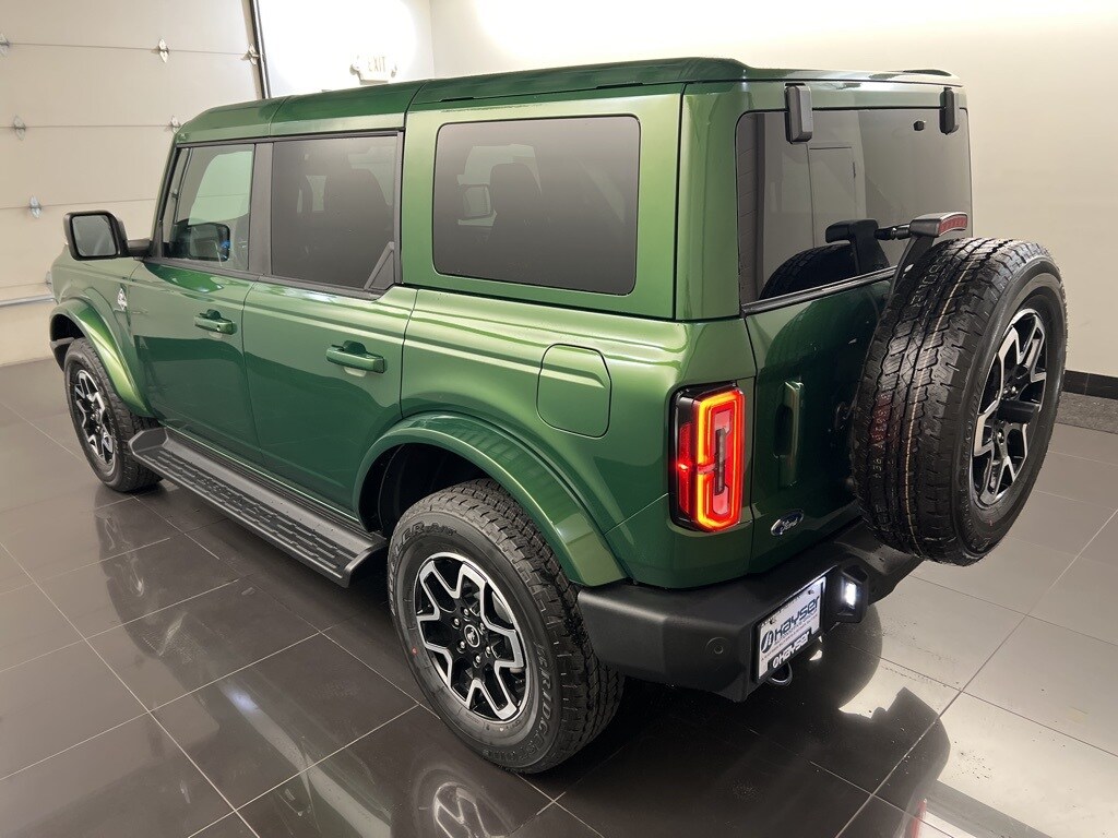 2025 Ford Bronco Outer Banks photo 4