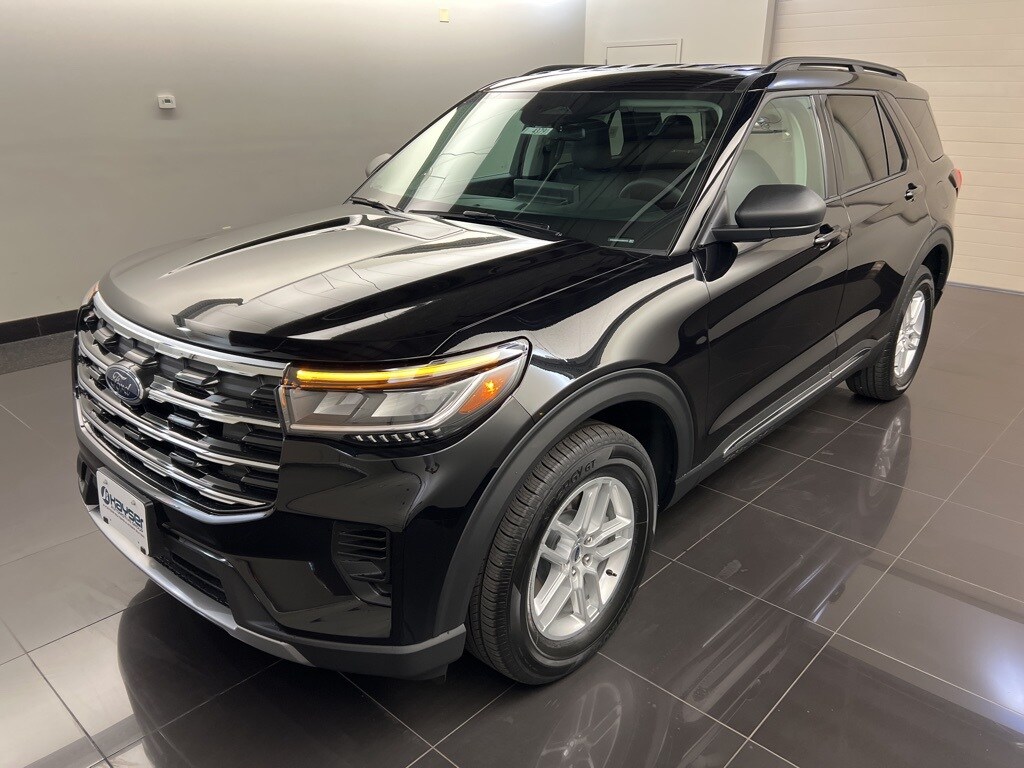 2025 Ford Explorer photo 3