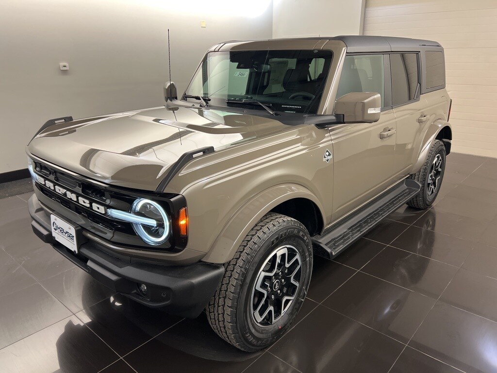 2025 Ford Bronco Outer Banks photo 3