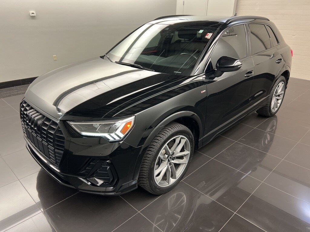 2022 Audi Q3 S line Premium Plus photo 3