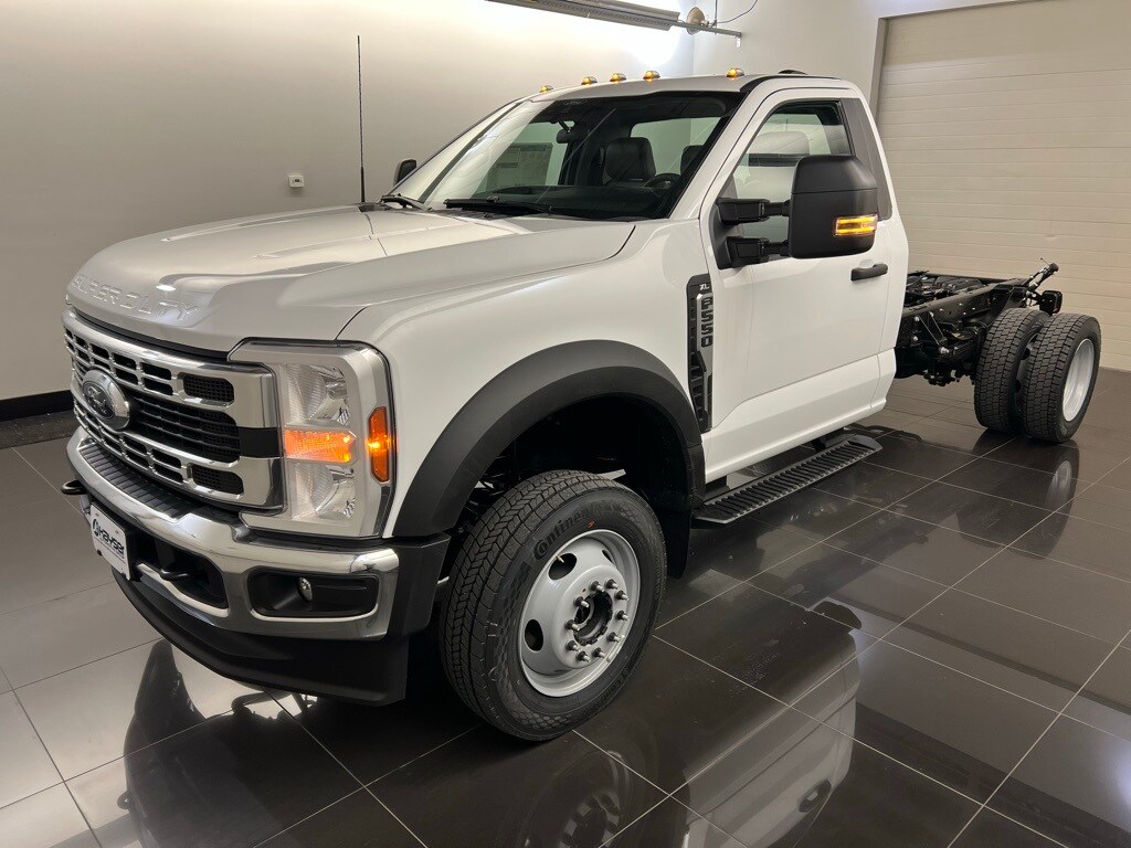 2025 Ford F-550 XL photo 3