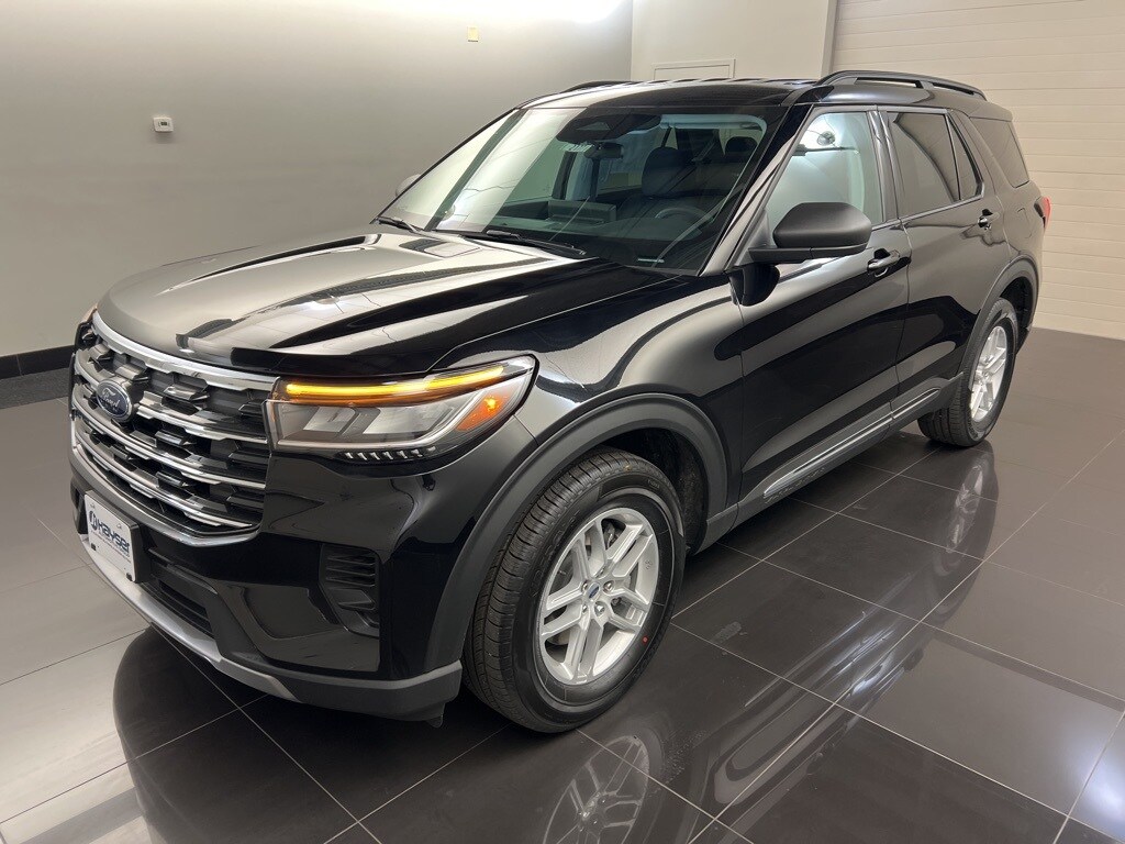 2025 Ford Explorer photo 3