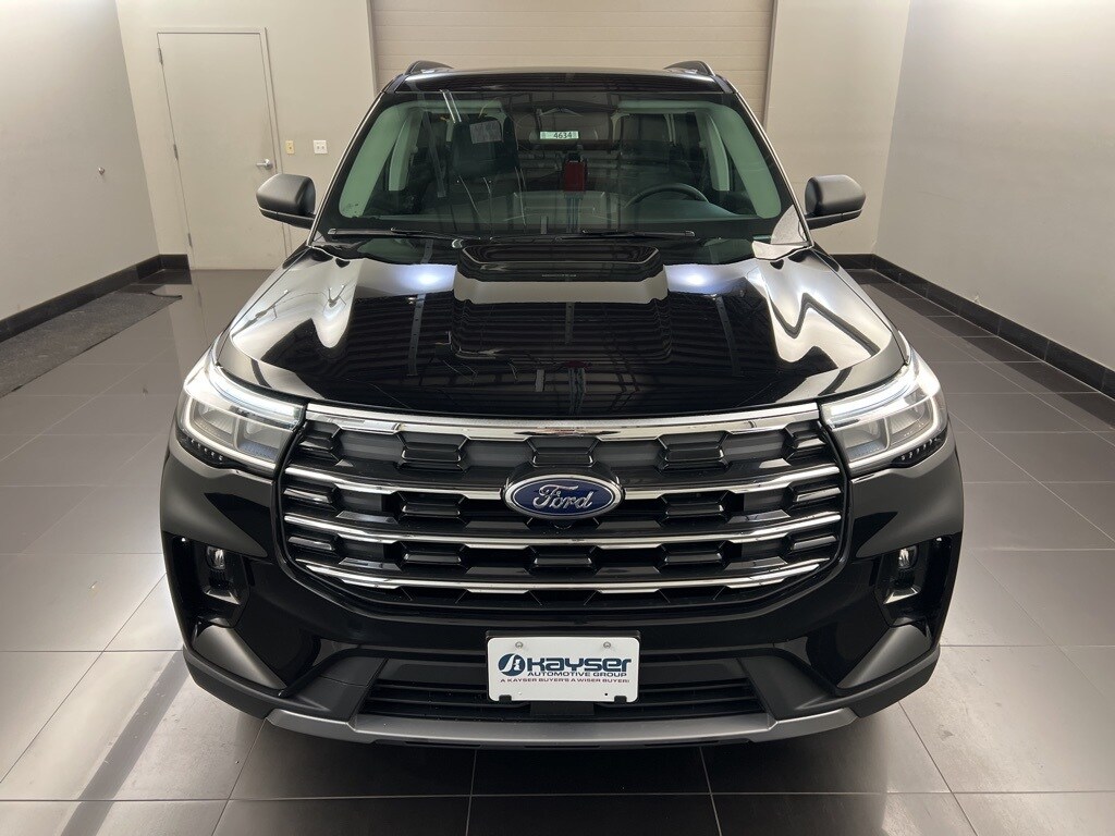 2026 Ford Explorer photo 2