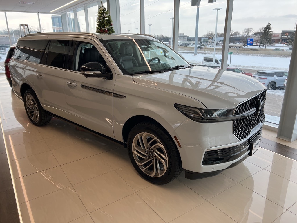 2025 Lincoln Navigator Reserve L's photo