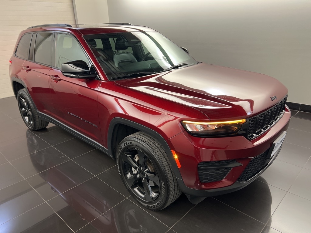 Used 2023 Jeep Grand Cherokee Altitude SUV