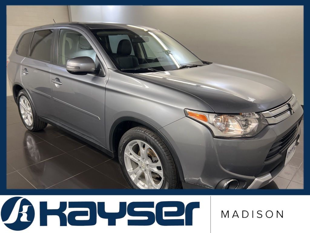 2015 Mitsubishi Outlander SE FWD's photo