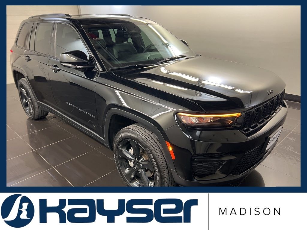 Used 2025 Jeep Grand Cherokee Altitude SUV
