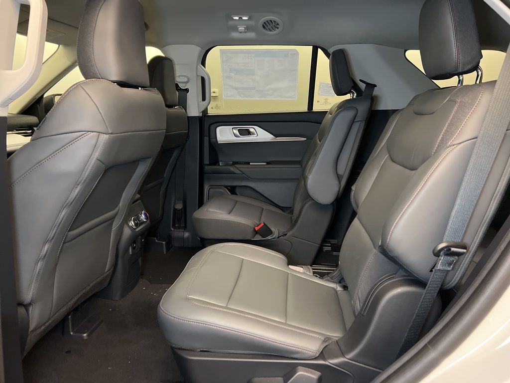 2025 Ford Explorer Active - Photo 28