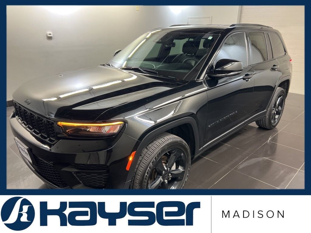 Used 2025 Jeep Grand Cherokee Altitude SUV