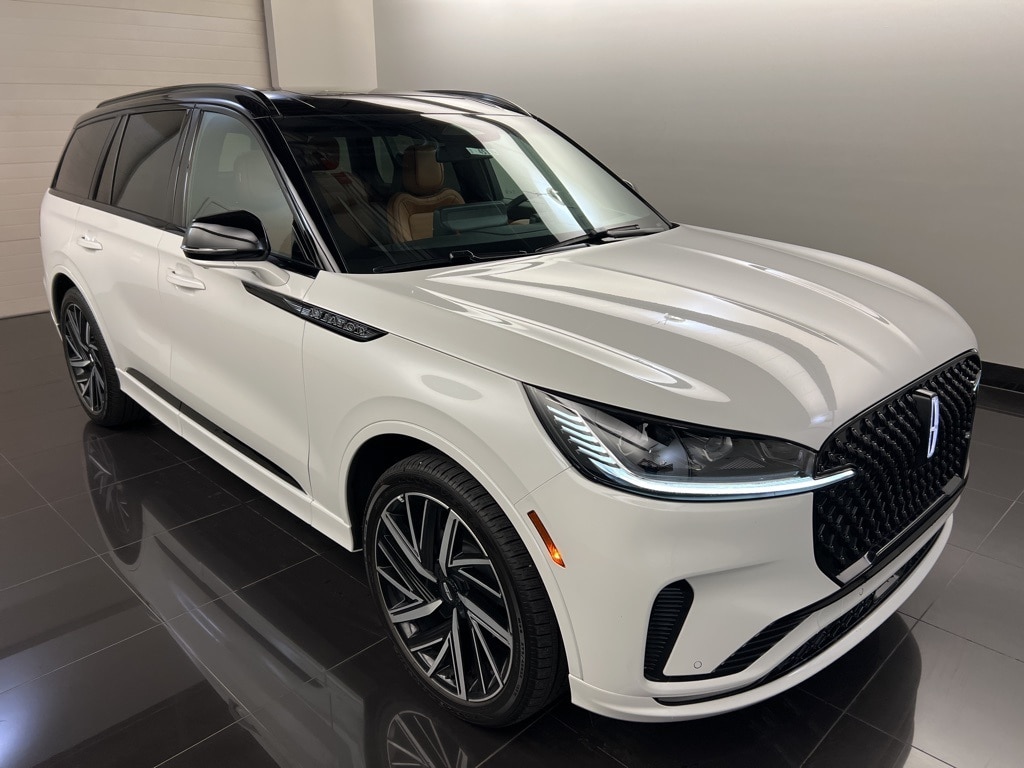 2025 Lincoln Aviator Black Label's photo