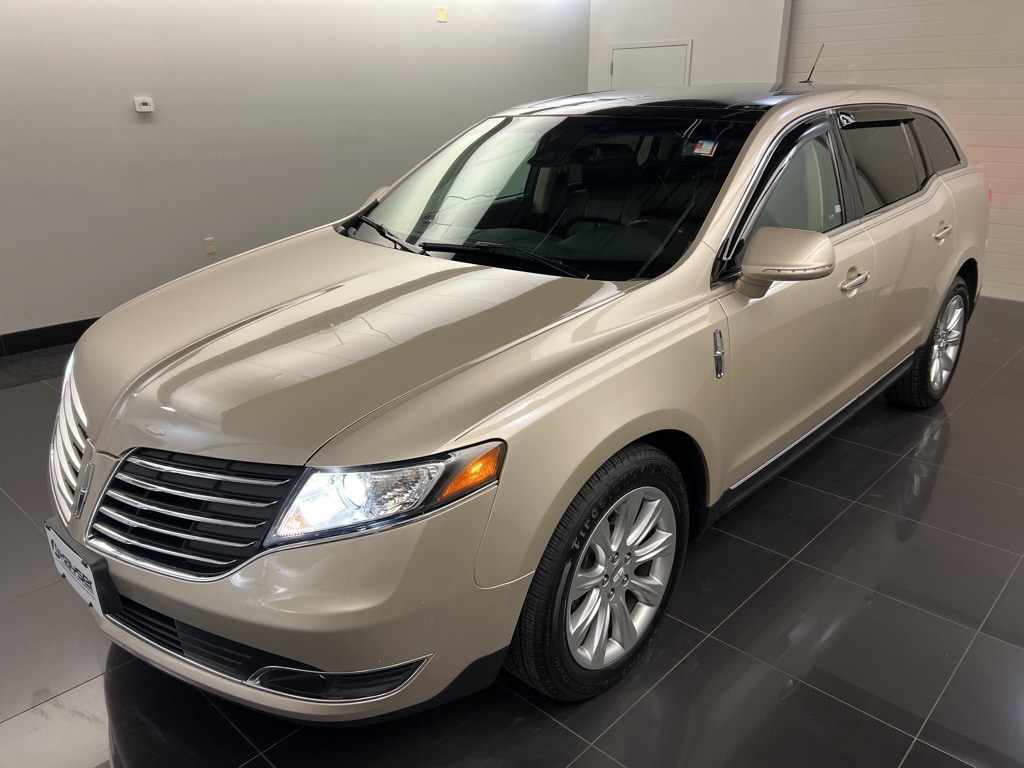 Used 2017 Lincoln MKT Elite SUV