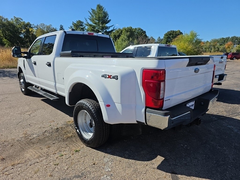 2021 Ford F-350 XLT photo 2