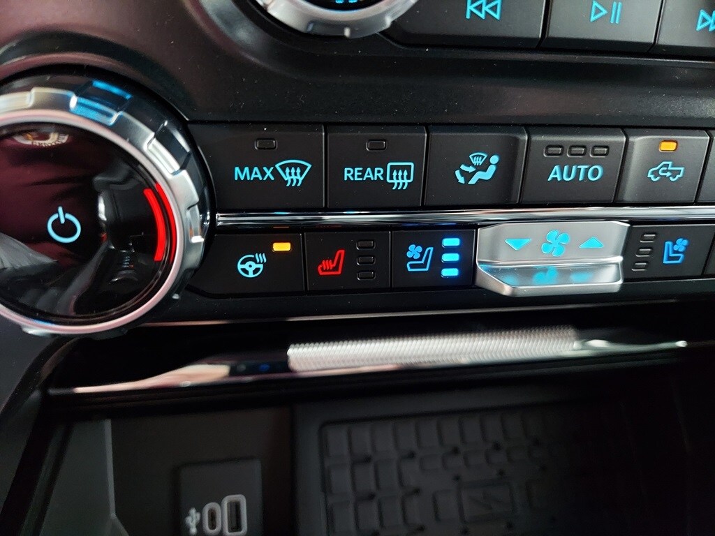 2025 Ford F-150 Lariat photo 3