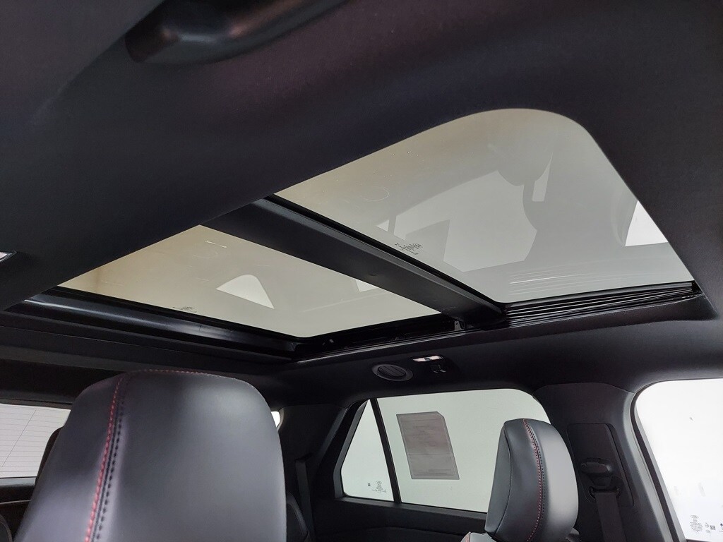 2025 Ford Explorer ST photo 4