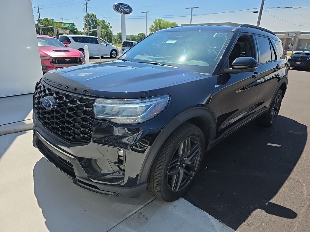 Used 2025 Ford Explorer ST-Line SUV
