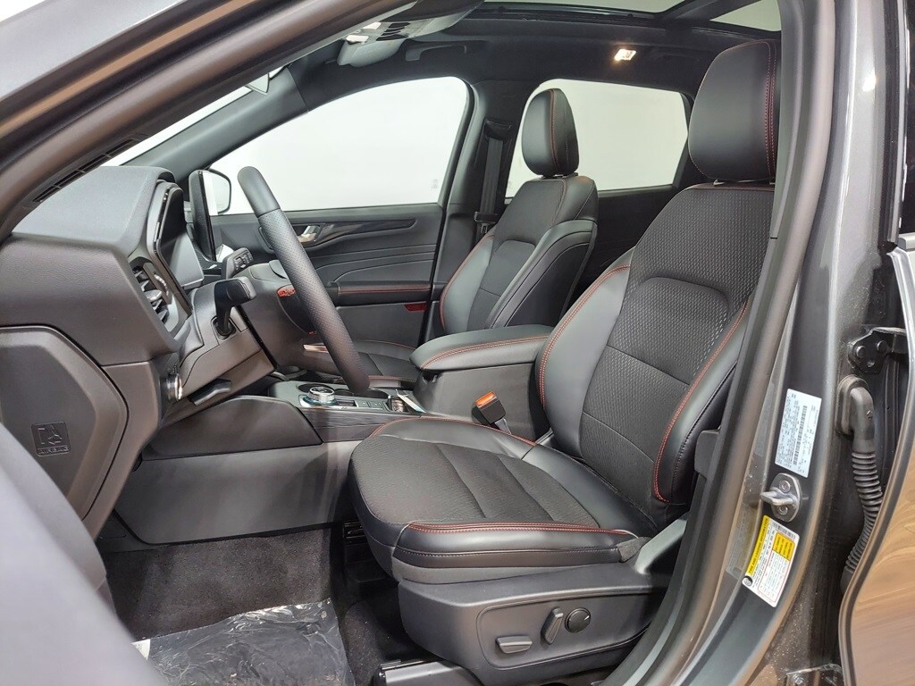 2025 Ford Escape photo 3