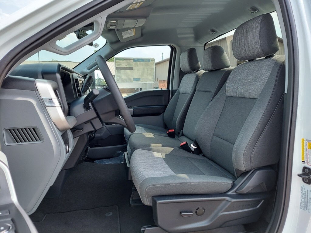 2025 Ford F-250 photo 2