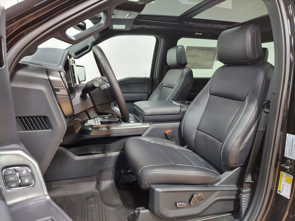 2025 Ford F-150 Lariat photo 3