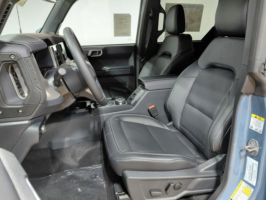 2025 Ford Bronco Outer Banks photo 3