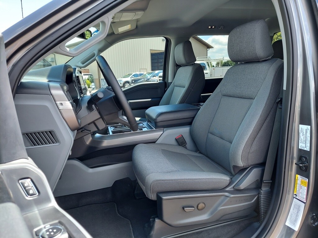 2025 Ford F-150 XLT photo 3