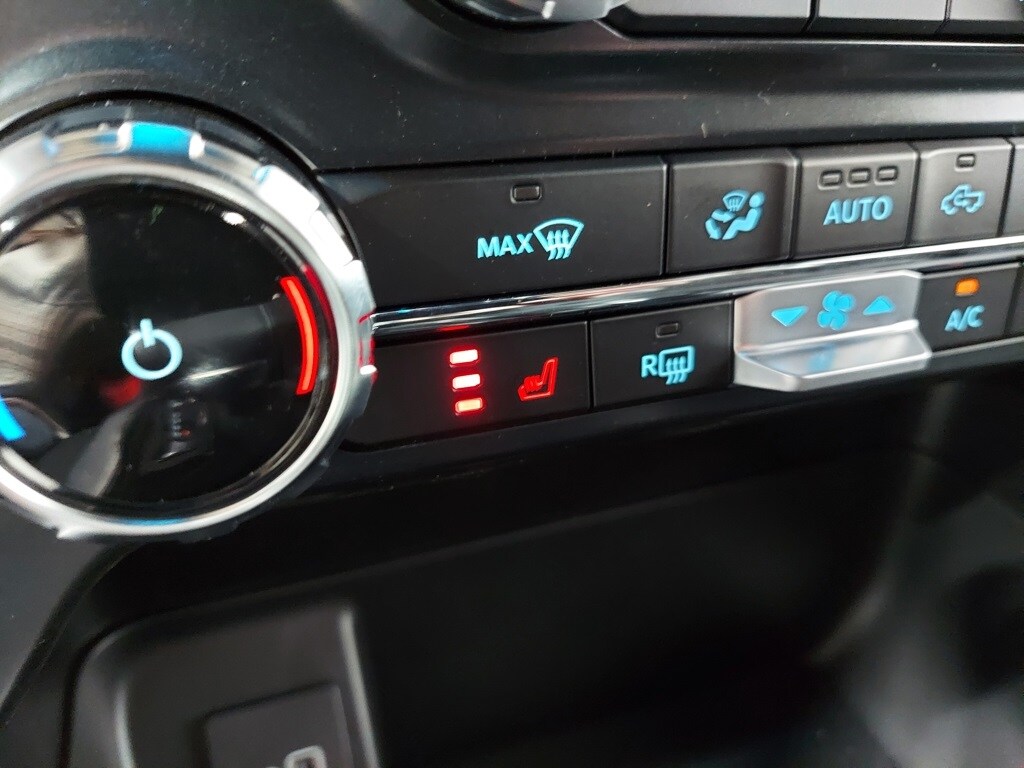 2025 Ford F-150 XLT photo 2