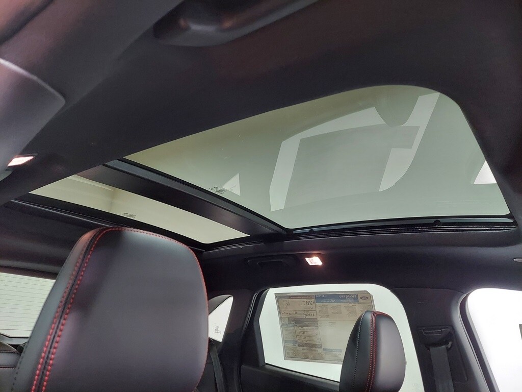 2025 Ford Escape ST-Line photo 4