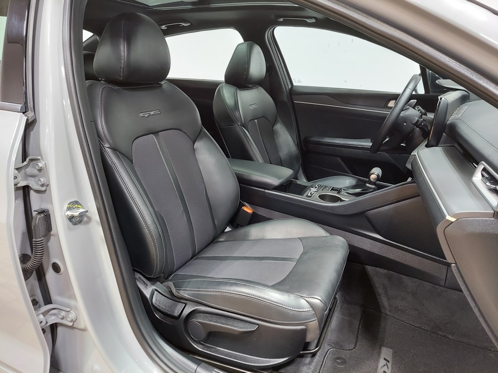 New 2025 Ford F-150 Lariat TRUCK