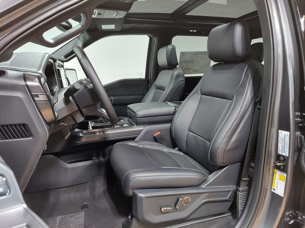 New 2025 Ford F-150 Lariat TRUCK