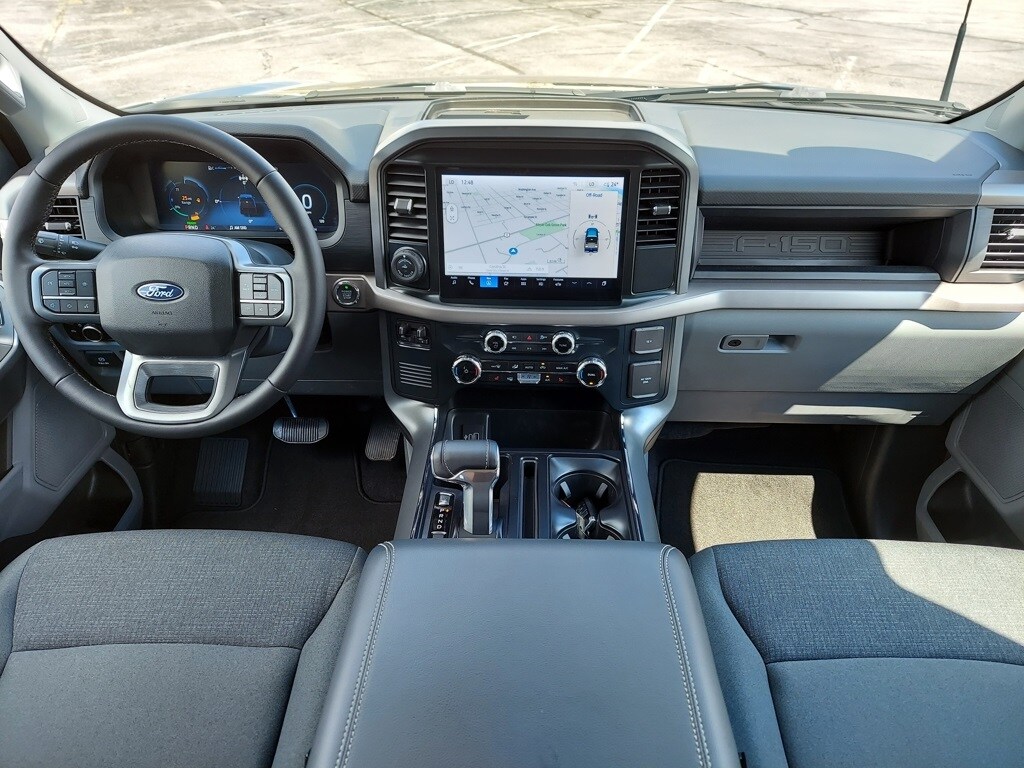 2025 Ford F-150 XLT photo 2