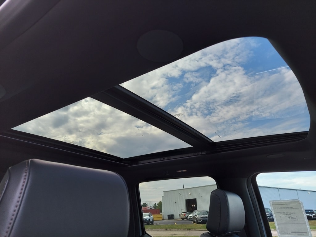 New 2025 Ford F-150 Lariat TRUCK