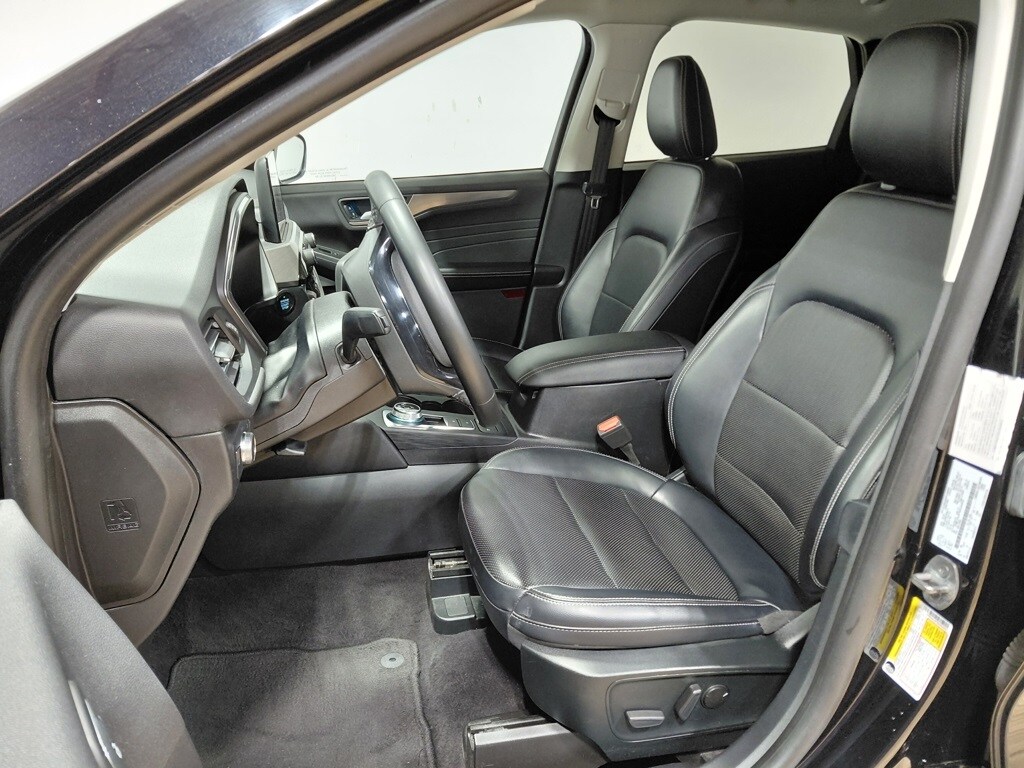 2022 Ford Escape Titanium photo 2