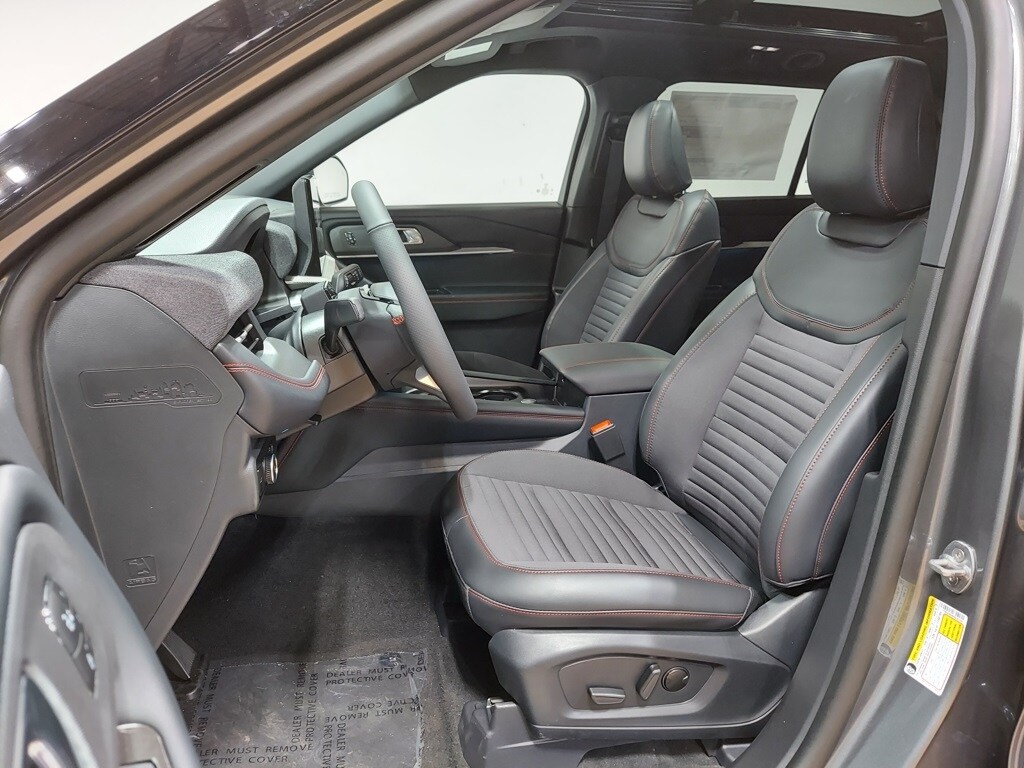 2025 Ford Explorer ST-Line photo 3