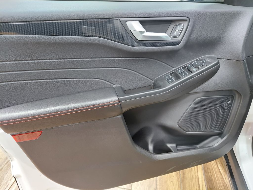 2025 Ford Escape ST-Line - Photo 13