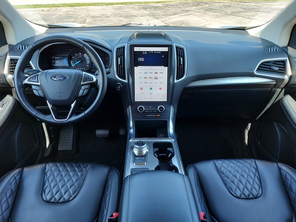 2024 Ford Edge Titanium photo 2