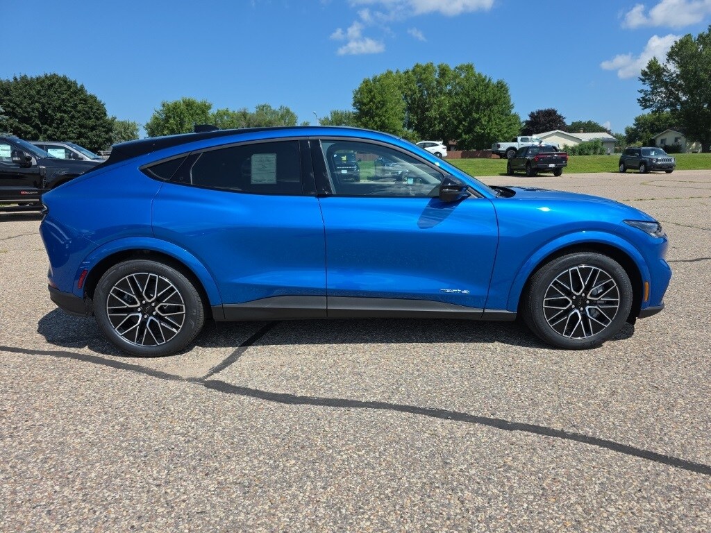 2025 Ford Mustang Mach-E Premium photo 3