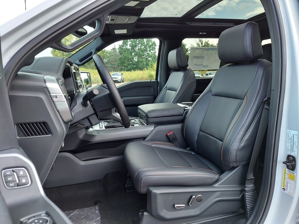 New 2025 Ford F-150 Lariat TRUCK