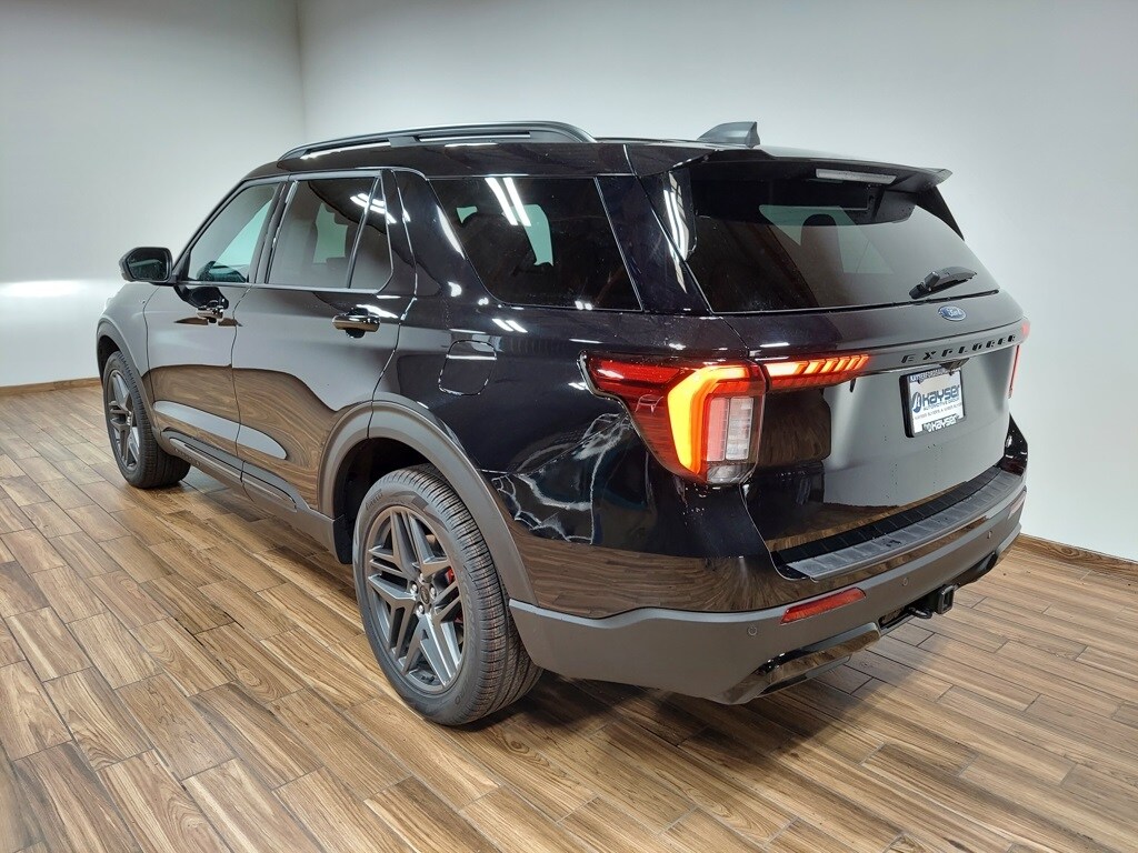 2025 Ford Explorer ST-Line photo 4
